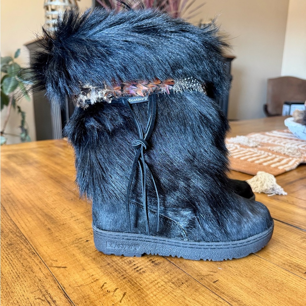 Ladies Sz.6 Bear Paw KolaII Boots NWOT